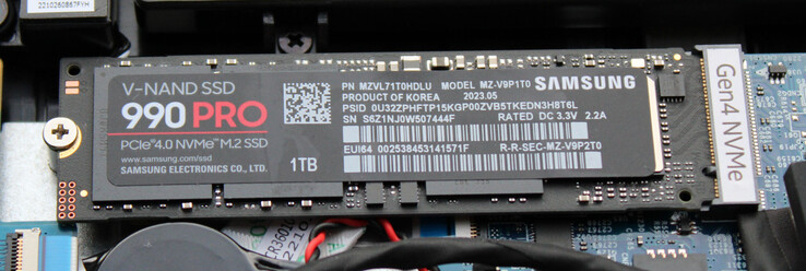 Sistem sürücüsü olarak bir PCIe 4 SSD kullanılır.