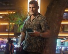 GTA 6'dan Jason, elinde bir akıllı telefon tutarken gösteriliyor