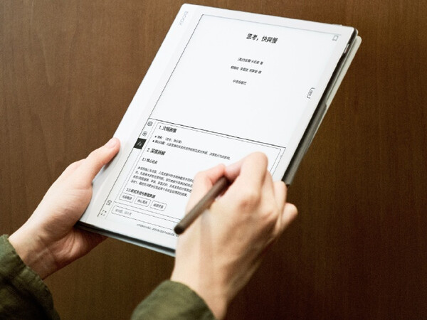 Boox Note X6 bölünmüş ekran çoklu görev desteğine sahiptir.