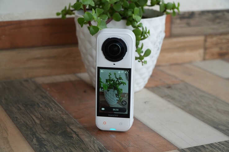 Insta360 X5 saniyede 8K 30/25/24 kare çekim ve 72 MP'ye kadar fotoğraf çekimi yapabiliyor (Görsel kaynağı: Abhinav Fating/Notebookcheck)