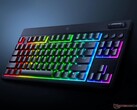Razer BlackWidow V4 TKL düşük profilli klavye açılı olarak gösteriliyor (Görsel kaynağı: Razer PR)