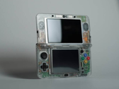 Özel şeffaf istiridye kabuğuna sahip bir Nintendo 3DS