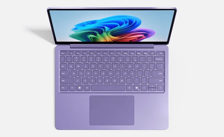 Microsoft Surface Laptop bir kez daha 13 inç veya 15 inç ekranla sunulacak.