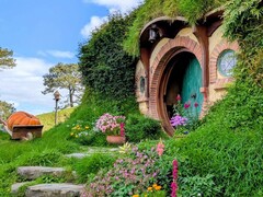 Geçmişin Gölgesinde ile Warner Bros. Yüzüklerin Efendisi evreninde geçen bir film daha duyurdu.