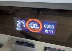Sistem aşırı yüklendiğinde, ekrandaki bir uyarı ve rahatsız edici bir bip sesi sizi uyarır.
