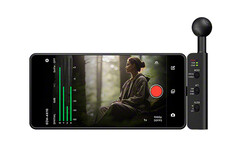Sony ECM-AX10, akıllı telefonlarda uzamsal ses kayıtları yapılmasını sağlayan dört mikrofonla birlikte gelir.