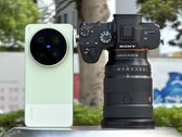 Vivo X300 Ultra, Sony Alpha A7 kameranın karşısına full frame sensör ve pahalı bir lensle çıkıyor