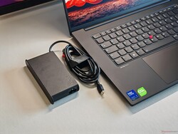 140 watt güç adaptörü