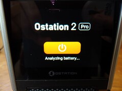 Güç düğmesine on saniye boyunca basıldığında tüm piller çıkarılır. (Resim kaynağı: Notebookcheck)