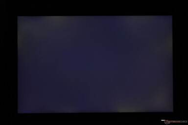 Kenarlar boyunca hafif-orta düzeyde düzensiz arka ışık kanaması