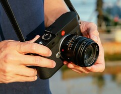Leica Summicron-M 66 mm f/2, en nadir Leica lenslerinden birinin yeniden üretilmiş versiyonudur.