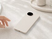 Sharp Aquos Wish 6, yuvarlak kamera modülüne sahip sıra dışı bir tasarıma sahiptir.
