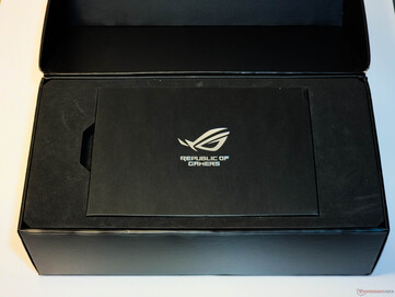 Asus ROG Astral GeForce RTX 5080 OC: Ambalaj