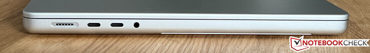 Sol taraf: MagSafe, 2x USB-C 4.0 w/ Thunderbolt 3 (40 Gbps, DisplayPort-Alt modu, Güç Dağıtımı), 3,5 mm ses