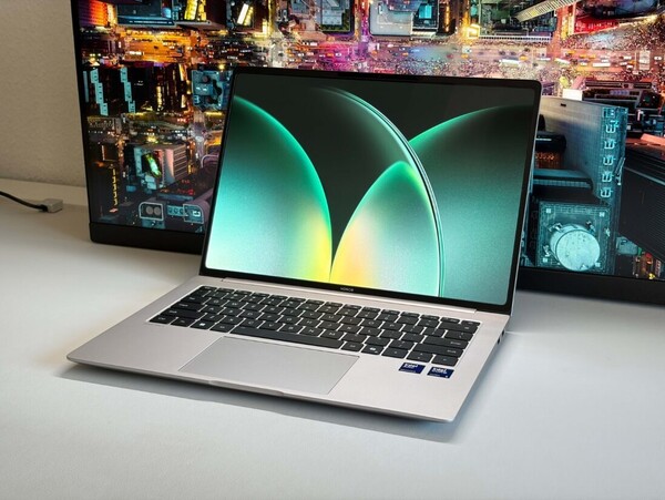 MagicBook Pro 14 2026 120Hz OLED ekrana sahiptir.