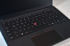 Yeni Lenovo ThinkPad T14 Gen 7'nin klavyesi.