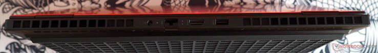 Arka: ağ konektörü, RJ45 LAN, HDMI 2.1, USB-A 3.0