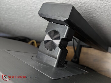 Ayarlanabilir gimbal, dikey mod dahil olmak üzere çoklu konumlandırma seçeneklerine izin verir