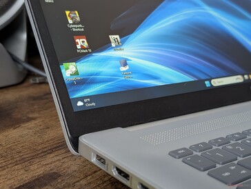 Uçtan uca cam veya dokunmatik ekran seçeneği yok