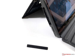 Harici XG Mobil ekran kartı bağlantı noktası, lastik bir kapağın arkasında bulunur.