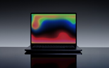 Surface Laptop Ultra, 2.000 nit HDR parlaklığa sahip 15 inç mini LED ekrana sahiptir.