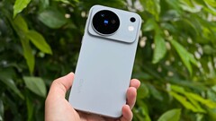 vivo X500'ün 7500mAh kapasiteli büyük bir batarya ve Dimensity 9600M yonga seti ile donatılacağı tahmin ediliyor (resimde: vivo X500)
