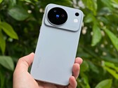 vivo X500'ün 7500mAh kapasiteli büyük bir batarya ve Dimensity 9600M yonga seti ile donatılacağı tahmin ediliyor (resimde: vivo X500)
