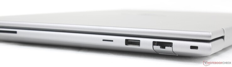 Sağ tarafta: SD kart okuyucu, Nano SIM yuvası (isteğe bağlı), USB-A (5 Gbps), RJ-45 (1 Gbps), Nano Güvenlik kilidi yuvası