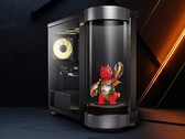 MSI'ın en yeni oyun kulesinin ön tarafında bir hologram ekran bulunuyor.