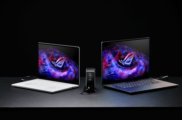 ROG Flux Şarj Yuvası, Çift Dizüstü Bilgisayar Modunda iki dizüstü bilgisayara güç sağlıyor
