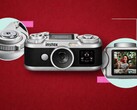 Fujifilm Instax Pal 2 dijital kamera, fiziksel kontrol düğmeleriyle ve retro bir tasarıma sahiptir.
