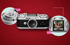 Fujifilm Instax Pal 2 dijital kamera, fiziksel kontrol düğmeleriyle ve retro bir tasarıma sahiptir.