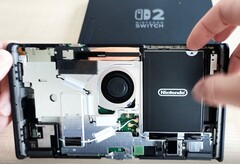 Nintendo Switch 2'nin yeni revizyonu, pilin kolayca değiştirilmesine olanak tanıyor.