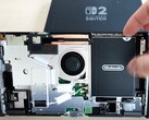 Nintendo Switch 2'nin yeni revizyonu, pilin kolayca değiştirilmesine olanak tanıyor.