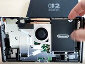 Nintendo Switch 2'nin yeni revizyonu, pilin kolayca değiştirilmesine olanak tanıyor.