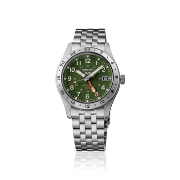 Yeşil kadranlı Seiko 5 Sports Field GMT HDB001 modelinin önden görünümü