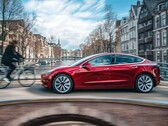 Tam Otonom Sürüş özelliği ile sürüş yapan Model 3.