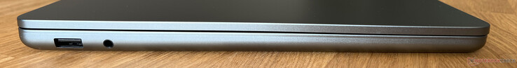 Sol: USB-A 3.2 Gen 1 (5 GBit/s), 3,5 mm ses