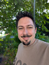 Pixel 10a ile çekilmiş bir selfie (Portre Modu)