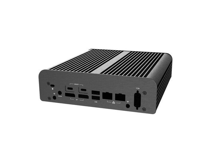 Pasif soğutmalı kasa, Asus NUC 16 Pro anakartının I/O bağlantılarını korur. 
