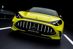 Yeni Mercedes-AMG GT 4 Kapılı Coupe, devrim niteliğindeki üç eksenel akı motorunu kullanan ve 1.153 hp'ye kadar azami güç sağlayan ilk elektrikli araçtır