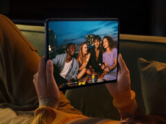 Oppo Pad 5, 12,1 inçlik ekranını nispeten ince çerçevelerle çevreliyor.