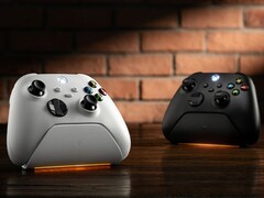 Beyaz ve Siyah renklerde Xbox Kontrolcüleri için 8BitDo Ultimate Şarj İstasyonu.