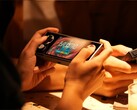 Ayaneo Pocket Micro 2, birinci nesil Pocket Micro’dan (resimde görülen) farklı olarak bir ses jakı ve bir mikrofona sahip olacak.