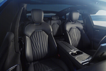 Yeni Capri Mavisi rengiyle Xiaomi SU7 (2026): Elektrikli spor sedan küçük bir makyajdan daha fazlasını alıyor. (Resim kaynağı: Xiaomi)