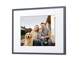 Ugreen Gallery resim çerçevesi, fotoğrafları 13,3 inçlik bir E Ink Spectra 6 ekranda gösterir.