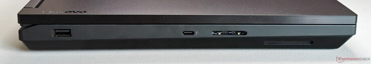 Sol: USB-A 3.2 Gen.2 (10 Gbit/s), Thunderbolt 4 ile USB-C 4.0 (40 Gbit/s, DisplayPort 2.1, 180W Güç Dağıtımı), SD kart okuyucu (SD Express 8.0)