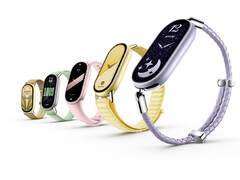 Smart Band 11, dört farklı versiyonda mevcuttur. Resimde: farklı renk seçenekleri ve kayışlarla birlikte giyilebilir cihaz.