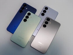 Galaxy S25 şu anda mevcut olan en iyi akıllı telefonlardan biri (Resim kaynağı: Daniel Schmidt / Notebookcheck)