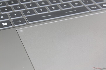 Hesap Makinesi ve MSI Center'ı başlatmak için clickpad'in üst iki köşesindeki kısayollar
